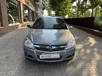 Usado Opel Astra Edition 116 CV (85 kW) 2009 Gris Berlina