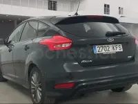 Usado Ford Focus ST-Line 125 CV (91 kW) 2017 Negro Berlina