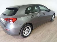 Usado Mercedes A180 116 CV (85 kW) 2022 Gris Utilitario