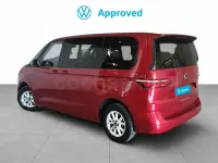 Usado VW Multivan 150 CV (110 kW) 2024 Rojo Monovolumen