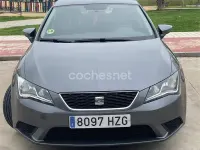 Usado Seat Leon Reference 105 CV (77 kW) 2014 Gris / plata Berlina