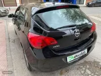 Usado Opel Astra Cosmo 110 CV (80 kW) 2010 Negro Berlina