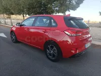 Usado Hyundai i30 116 CV (85 kW) 2021 Rojo Berlina