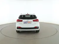 Usado Hyundai i20 85 CV (62 kW) 2020 Blanco Utilitario