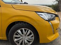 Usado Peugeot 208 Active 75 CV (55 kW) 2023 Amarillo Utilitario