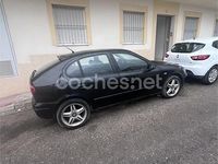 Usado Seat Leon 110 CV (80 kW) 2004 Negro Utilitario