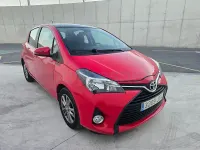 Usado Toyota Yaris Advance 99 CV (72 kW) 2015 Rojo Utilitario