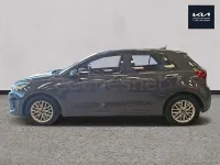 Usado Kia Rio Sport 100 CV (73 kW) 2022 Gris / plata Berlina