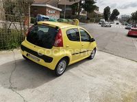 Usado Peugeot 107 68 CV (50 kW) 2006 Amarillo Utilitario