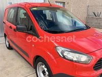 Usado Ford Tourneo Courier Ambiente 75 CV (55 kW) 2015 Rojo Monovolumen