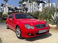 Usado Mercedes C220 143 CV (105 kW) 2004 Rojo Berlina