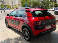 Usado Citroën C4 Feel 82 CV (60 kW) 2014 Rojo Berlina
