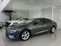 Usado Opel Insignia Business 121 CV (88 kW) 2023 Gris Utilitario