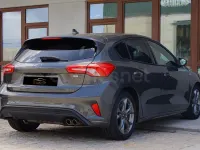 Usado Ford Focus ST-Line 125 CV (91 kW) 2022 Gris / plata Berlina
