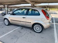 Usado Ford Fiesta 68 CV (50 kW) 2005 Beige Utilitario