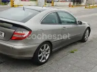 Usado Mercedes C160 122 CV (89 kW) 2006 Gris / plata Coupe
