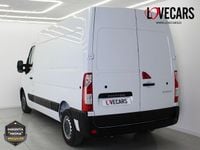 Usado Renault Master 135 CV (99 kW) 2023 Blanco Berlina