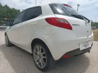 Usado Mazda 2 Style 75 CV (55 kW) 2013 Blanco Utilitario