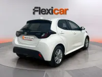 Usado Toyota Yaris Hybrid Business Edition 116 CV (85 kW) 2022 Blanco Berlina