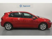 Usado VW Golf VIII Life 110 CV (80 kW) 2024 Rojo Berlina