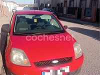 Usado Ford Fiesta Ambiente 68 CV (50 kW) 2008 Rojo Utilitario