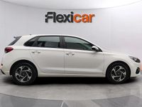 Usado Hyundai i30 121 CV (88 kW) 2024 Blanco Berlina