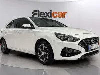 Usado Hyundai i30 120 CV (88 kW) 2021 Blanco Berlina