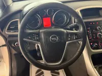 Usado Opel Astra Selective 110 CV (80 kW) 2013 Blanco Berlina