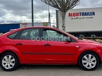 Usado Ford Focus Ghia 109 CV (80 kW) 2006 Rojo Berlina