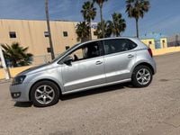 Usado VW Polo Advance 75 CV (55 kW) 2014 Gris / plata Berlina