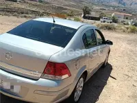 Usado Opel Astra Energy 100 CV (73 kW) 2009 Gris / plata Berlina