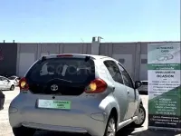 Usado Toyota Aygo 68 CV (50 kW) 2007 Azul Utilitario