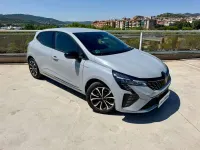 Usado Renault Clio Techno 91 CV (66 kW) 2025 Gris Utilitario