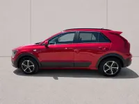 Usado Kia Niro 139 CV (102 kW) 2025 Rojo SUV