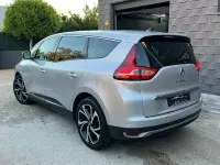 Usado Renault Grand Scénic IV Zen 120 CV (88 kW) 2019 Gris / plata Monovolumen