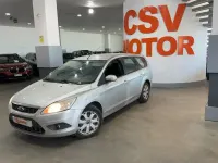 Usado Ford Focus Ghia 109 CV (80 kW) 2011 Gris Utilitario
