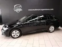 Usado VW Golf VIII Life 131 CV (96 kW) 2022 Negro Familiar