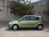 Usado Renault Scénic Dynamique 105 CV (77 kW) 2007 Verde Monovolumen