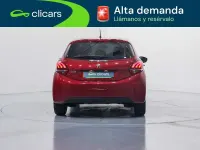 Usado Peugeot 208 Allure 82 CV (60 kW) 2018 Rojo Utilitario