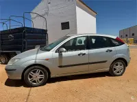 Usado Ford Focus Trend 100 CV (73 kW) 2003 Gris / plata Berlina