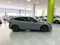 Usado BMW 120 Sport Line 170 CV (125 kW) 2025 Gris / plata Utilitario