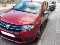 Usado Dacia Sandero 90 CV (66 kW) 2015 Granate Berlina