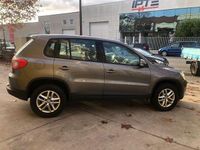 Usado VW Tiguan Advance 122 CV (89 kW) 2011 Gris SUV