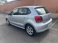 Usado VW Polo Advance 90 CV (66 kW) 2013 Gris / plata Utilitario