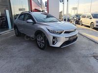 Usado Kia Stonic 100 CV (73 kW) 2024 Gris / plata SUV