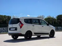 Usado Dacia Lodgy Comfort 115 CV (84 kW) 2021 Blanco Monovolumen