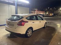 Usado Ford Focus Trend 95 CV (69 kW) 2012 Blanco Berlina