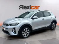 Usado Kia Stonic 101 CV (74 kW) 2024 Gris SUV