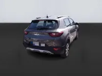Usado Kia Stonic 120 CV (88 kW) 2023 Verde SUV