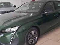 Usado Peugeot 308 Active 131 CV (96 kW) 2022 Kjr vert olivine Berlina